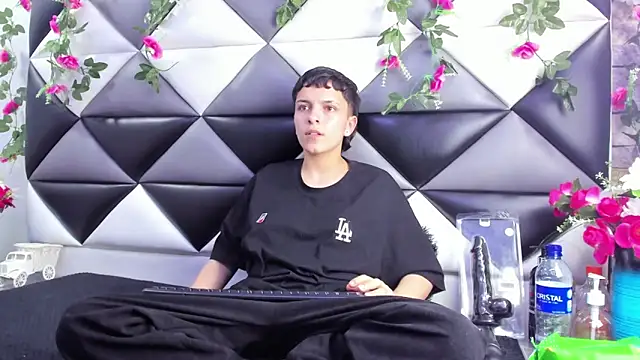 Snapshot of Megan_Thompson_ chatting on 10-31-25, 02:40 Megan Thompson online show from 10-31-25, 02:40