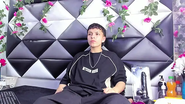 Snapshot of Megan_Thompson_ chatting on 11-16-25, 02:17 Megan Thompson online show from 11-16-25, 02:17