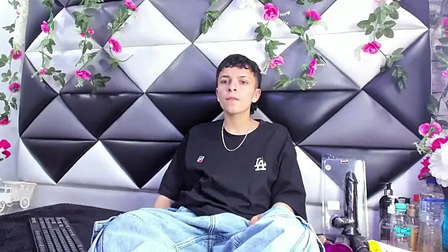 Snapshot of Megan_Thompson_ chatting on 11-26-25, 02:12 Megan Thompson online show from 11-26-25, 02:12