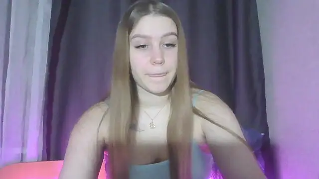 Snapshot of yourhoney_Lola_ chatting on 11-20-25, 02:39 yourhoney Lola online show from 11-20-25, 02:39