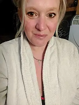 Bouncy-Bella28X online show from 10-30-25, 08:27