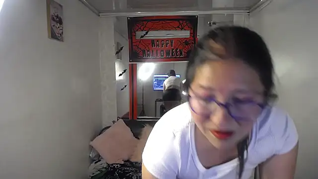 scarlett widow  online show from 10-19-25, 02:56