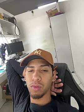 Snapshot of Oqui chatting on 03-17-26, 05:49 Oqui online show from 03-17-26, 05:49