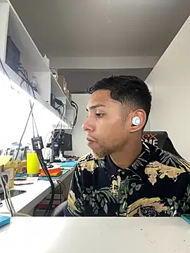 Snapshot of Oqui chatting on 04-01-26, 08:17 Oqui online show from 04-01-26, 08:17