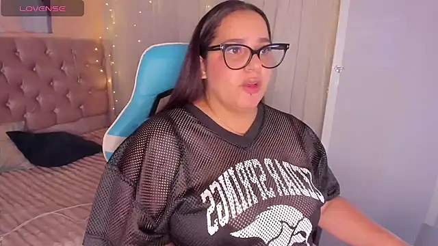 Snapshot of artemisa19 chatting on 11-25-25, 04:45 artemisa19 online show from 11-25-25, 04:45