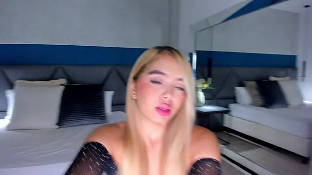 Mia Roswell online show from 11-23-25, 05:29