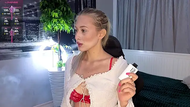 Snapshot of ChristyMarshall chatting on 09-21-25, 04:41 ChristyMarshall online show from 09-21-25, 04:41