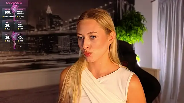 Snapshot of ChristyMarshall chatting on 10-02-25, 07:54 ChristyMarshall online show from 10-02-25, 07:54