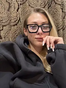 Snapshot of ChristyMarshall chatting on 10-28-25, 10:01 ChristyMarshall online show from 10-28-25, 10:01