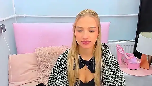 EvetteRose online show from 10-25-25, 02:56