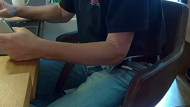 Snapshot of Unique_X_perience chatting on 10-20-25, 09:54 Unique X perience online show from 10-20-25, 09:54