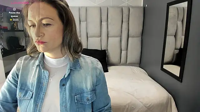 Snapshot of Charlot_milf chatting on 03-26-26, 11:38 Charlot milf online show from 03-26-26, 11:38