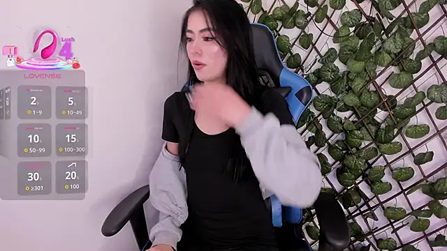 Snapshot of Anya_Belth chatting on 10-13-25, 06:52 Anya Belth online show from 10-13-25, 06:52