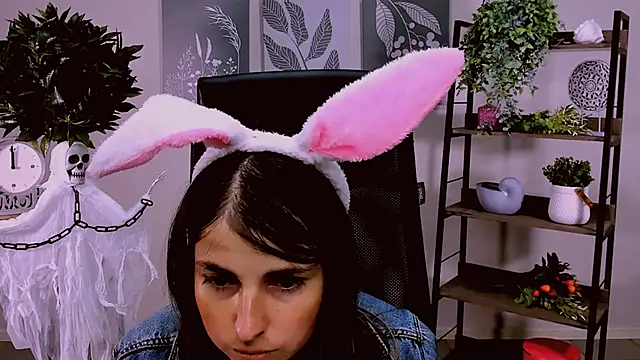 MartaEdams online show from 10-28-25, 06:17