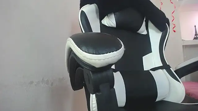 Snapshot of miaa_scott7 chatting on 11-16-25, 01:17 miaa scott7 online show from 11-16-25, 01:17