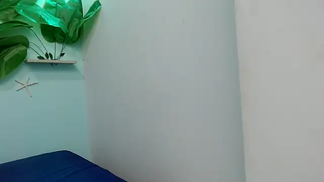 eladyrous98 online show from 12-23-25, 03:15