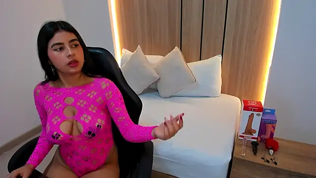 norah 777 online show from 11-18-25, 02:39