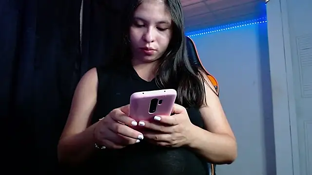 Snapshot of Abbiprada chatting on 09-25-25, 06:22 Abbiprada online show from 09-25-25, 06:22