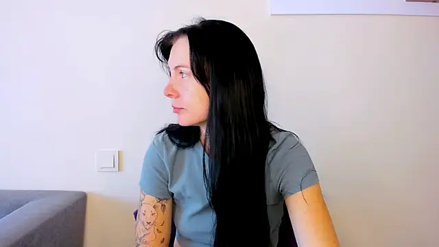 Elle Pearl  online show from 10-15-25, 06:13