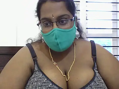 Reena-gowda online show from 09-25-25, 02:37