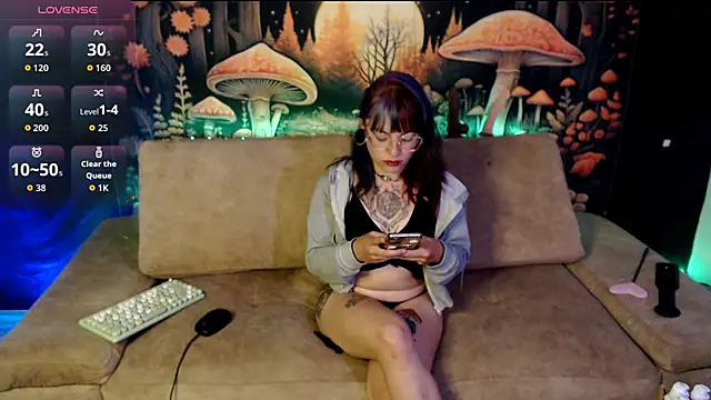 LunaBunny8 online show from 09-23-25, 12:13