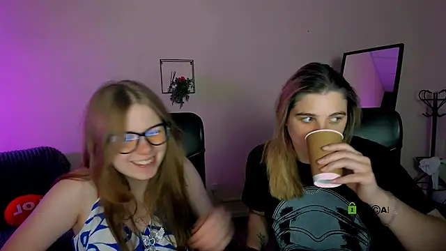 Snapshot of foxy_tease_ chatting on 09-24-25, 10:24 foxy tease online show from 09-24-25, 10:24