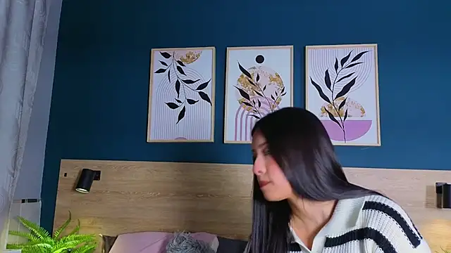 SarahMiler  online show from 11-17-25, 07:41