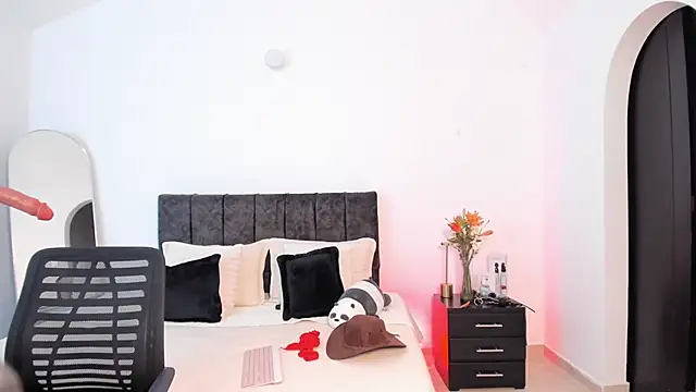 Taylormaxwell online show from 12-19-25, 10:50