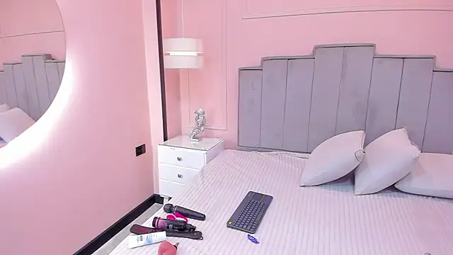 gabriela lux online show from 10-16-25, 01:12