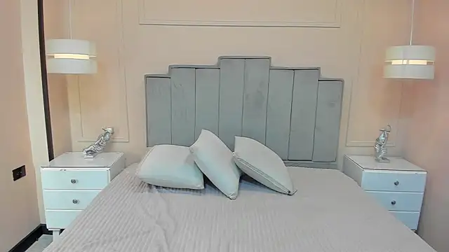 gabriela lux online show from 10-26-25, 10:43