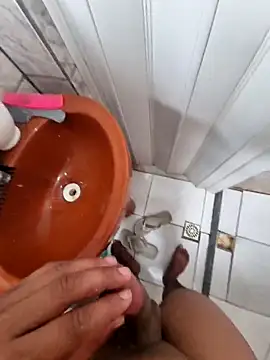 Snapshot of picademelpk222 chatting on 10-18-25, 01:34 picademelpk222 online show from 10-18-25, 01:34