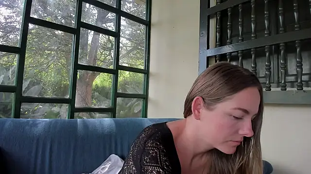 Angiehuston1 online show from 10-04-25, 02:15