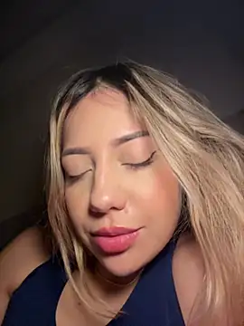 MissCat  online show from 12-19-25, 03:02