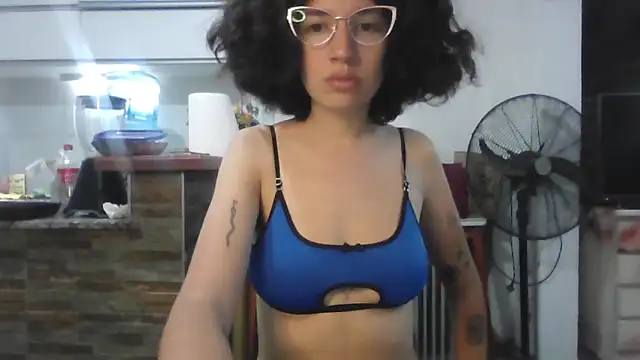 Snapshot of loliporomero chatting on 10-10-25, 12:53 loliporomero online show from 10-10-25, 12:53