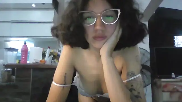 Snapshot of loliporomero chatting on 11-02-25, 01:30 loliporomero online show from 11-02-25, 01:30