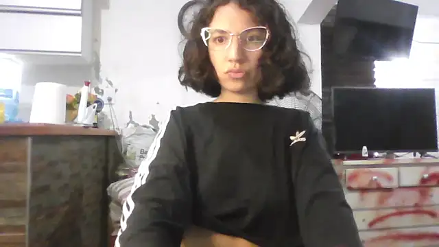 Snapshot of loliporomero chatting on 11-05-25, 01:05 loliporomero online show from 11-05-25, 01:05