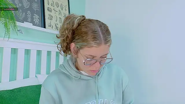 Snapshot of BelaMiller_ chatting on 10-07-25, 11:51 BelaMiller online show from 10-07-25, 11:51