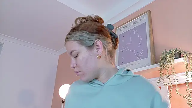 Snapshot of BelaMiller_ chatting on 10-08-25, 11:41 BelaMiller online show from 10-08-25, 11:41