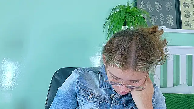 Snapshot of BelaMiller_ chatting on 10-09-25, 11:41 BelaMiller online show from 10-09-25, 11:41