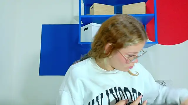 Snapshot of BelaMiller_ chatting on 10-13-25, 11:54 BelaMiller online show from 10-13-25, 11:54