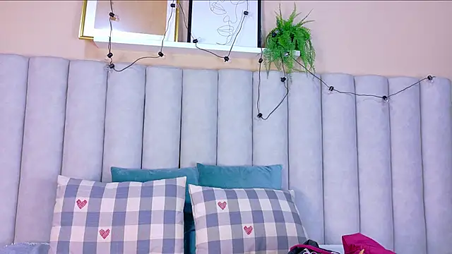 Snapshot of BelaMiller_ chatting on 10-19-25, 11:44 BelaMiller online show from 10-19-25, 11:44