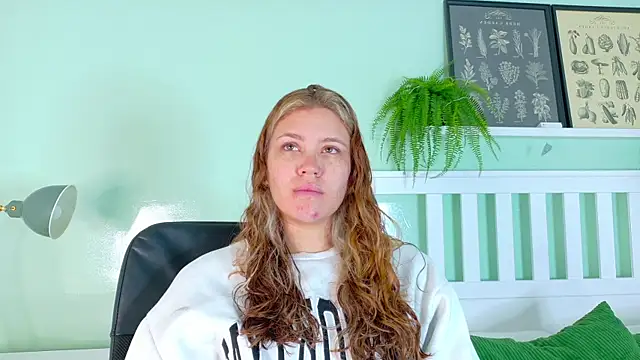 Snapshot of BelaMiller_ chatting on 10-20-25, 11:43 BelaMiller online show from 10-20-25, 11:43