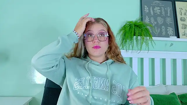 Snapshot of BelaMiller_ chatting on 10-22-25, 11:54 BelaMiller online show from 10-22-25, 11:54