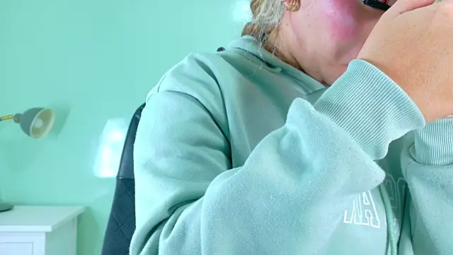 Snapshot of BelaMiller_ chatting on 10-25-25, 11:51 BelaMiller online show from 10-25-25, 11:51