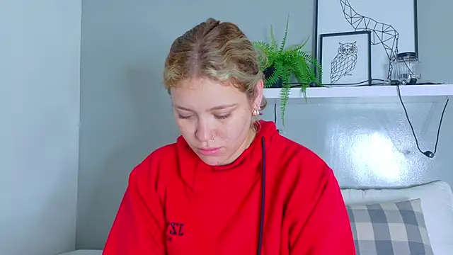 Snapshot of BelaMiller_ chatting on 10-30-25, 11:33 BelaMiller online show from 10-30-25, 11:33