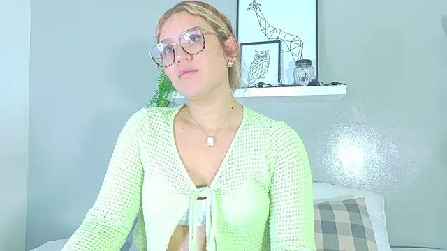 Snapshot of BelaMiller_ chatting on 11-05-25, 11:43 BelaMiller online show from 11-05-25, 11:43