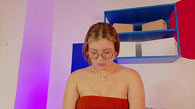 Snapshot of BelaMiller_ chatting on 11-18-25, 11:47 BelaMiller online show from 11-18-25, 11:47