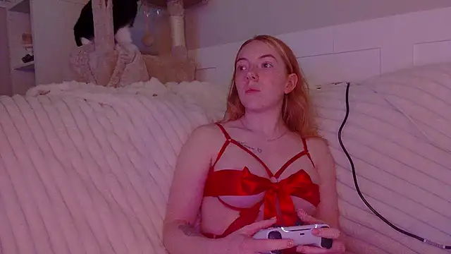 Little-Red21 online show from 12-21-25, 09:11