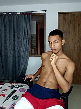 Snapshot of miguelmarcus chatting on 09-18-25, 01:24 miguelmarcus online show from 09-18-25, 01:24