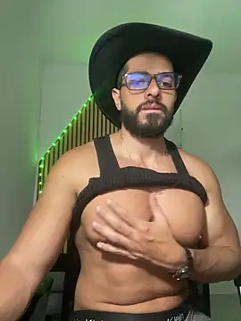 Snapshot of magnumchris chatting on 02-10-26, 04:27 magnumchris online show from 02-10-26, 04:27